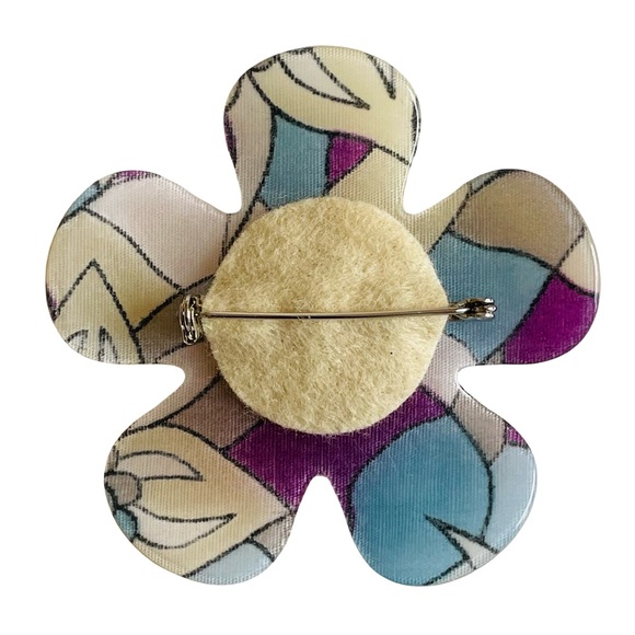 Vintage 60s Lucite Fabric Flower Brooch - Picture 3 of 3